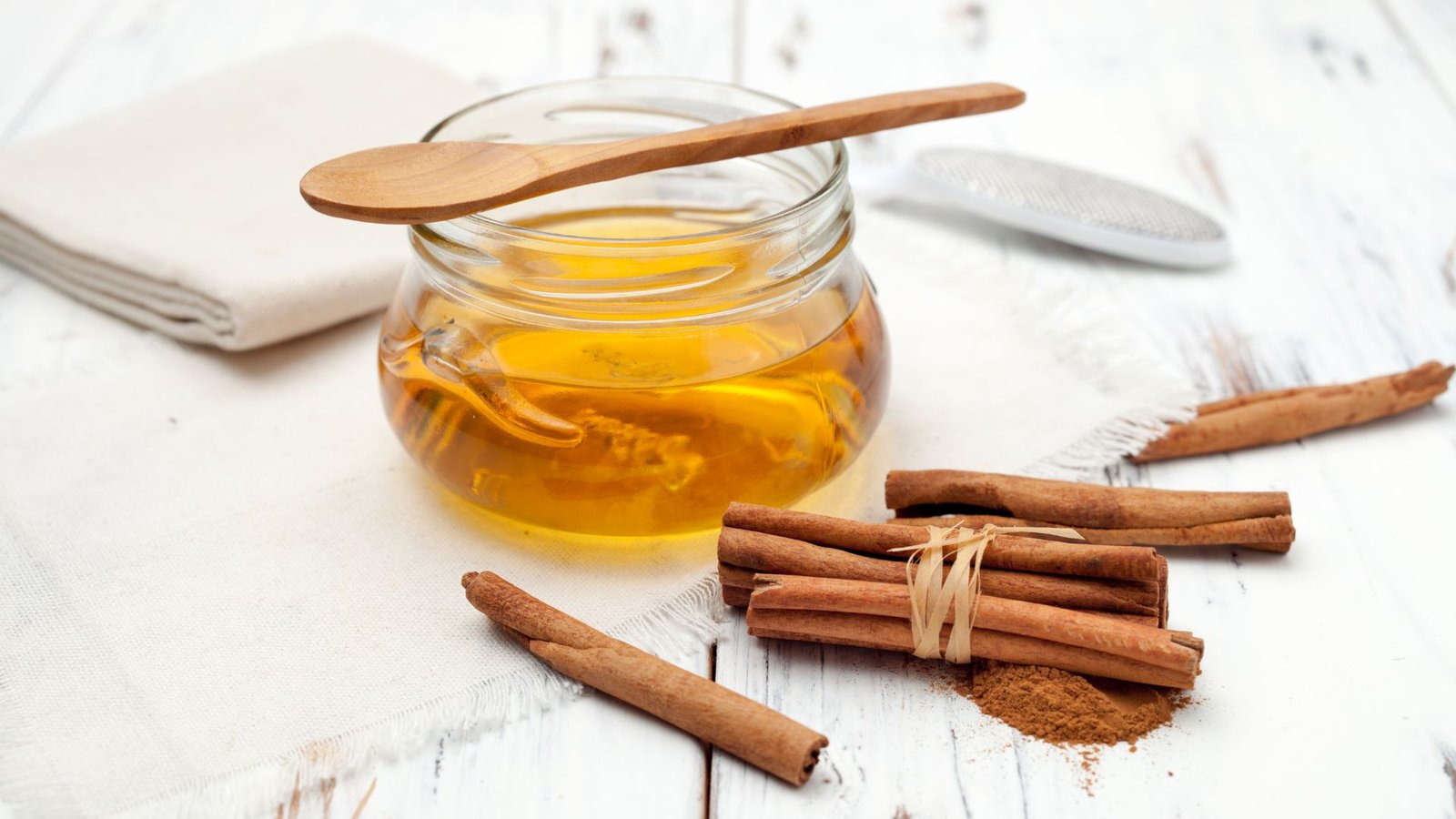 Honey and Cinnamon for Cold Relief